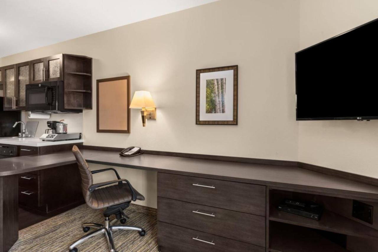 Candlewood Suites Pueblo By Ihg Exterior foto